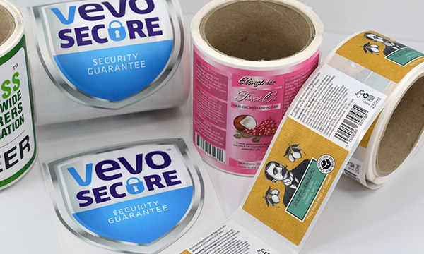 so sánh chất liệu in pp và decal - In Siêu Tốc