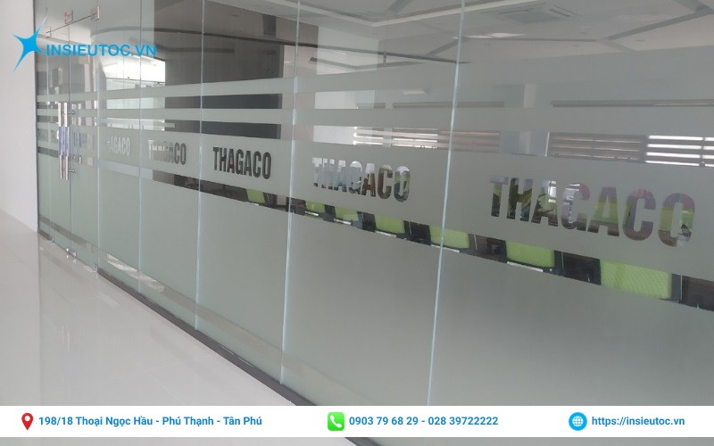 thi công dán kính văn phòng