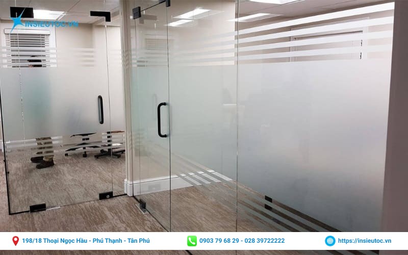 decal mờ dán kính văn phòng