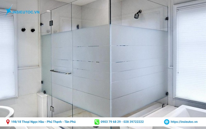 mẫu decal trang trí dán kính phòng tắm