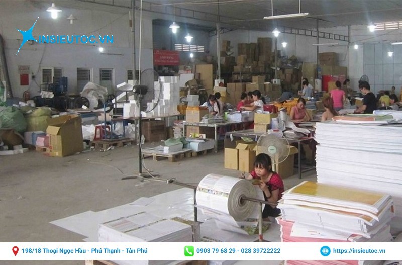 hình ảnh xưởng in túi kraft