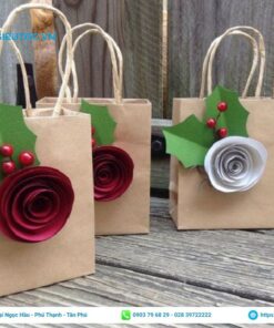 Túi kraft gắn kèm phụ kiện hình vuông