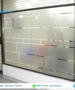 thi công dán kính decal mờ