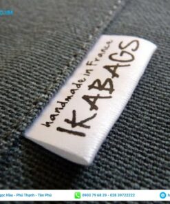 nhãn mác quần áo in trên vải