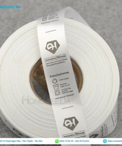 in nhãn mác quần áo dạng cuộn