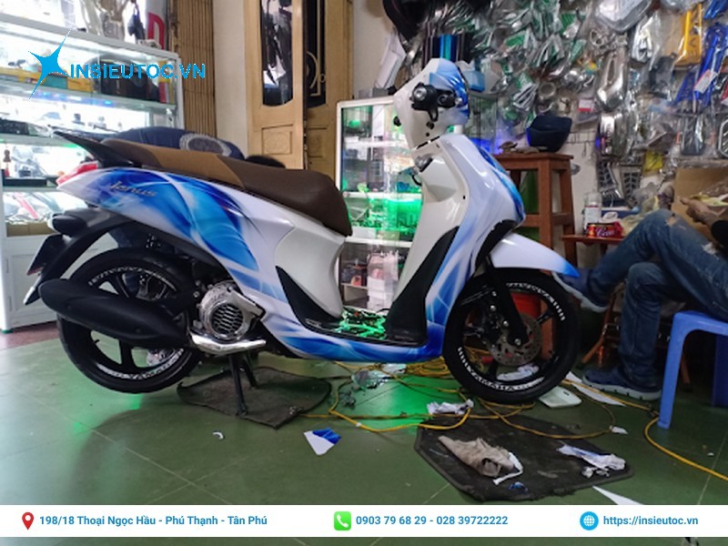 in decal dán xe máy