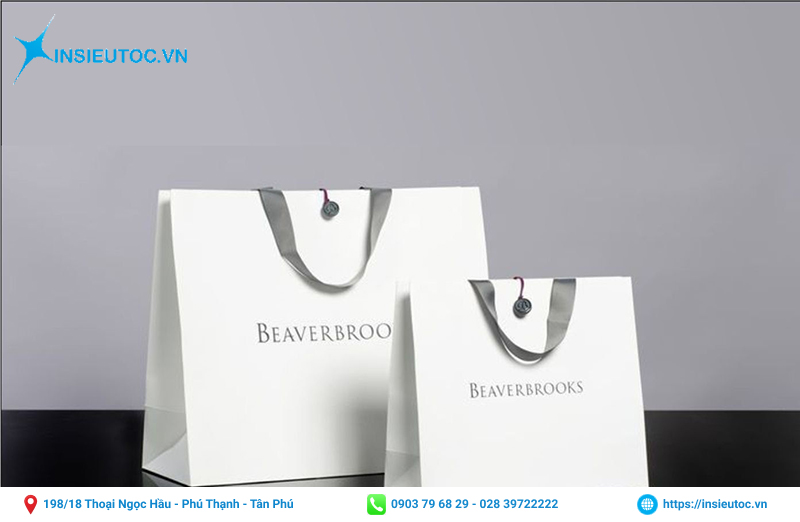 Quai túi được làm từ vải lụa sang trọng, chắc chắn