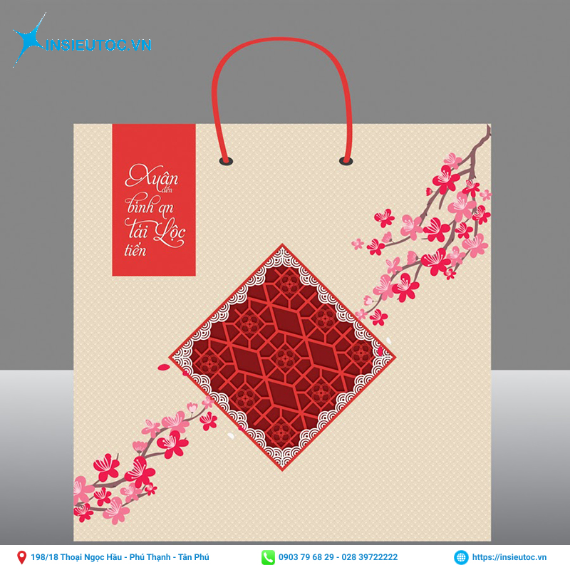 Túi giấy có họa tiết hoa đào nhẹ nhàng mang không khí tết