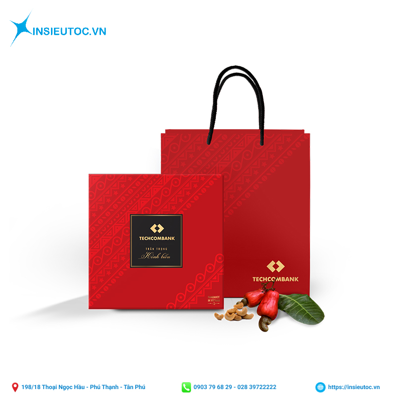 Túi giấy đựng quà tết từ ngân hàng Techcombank