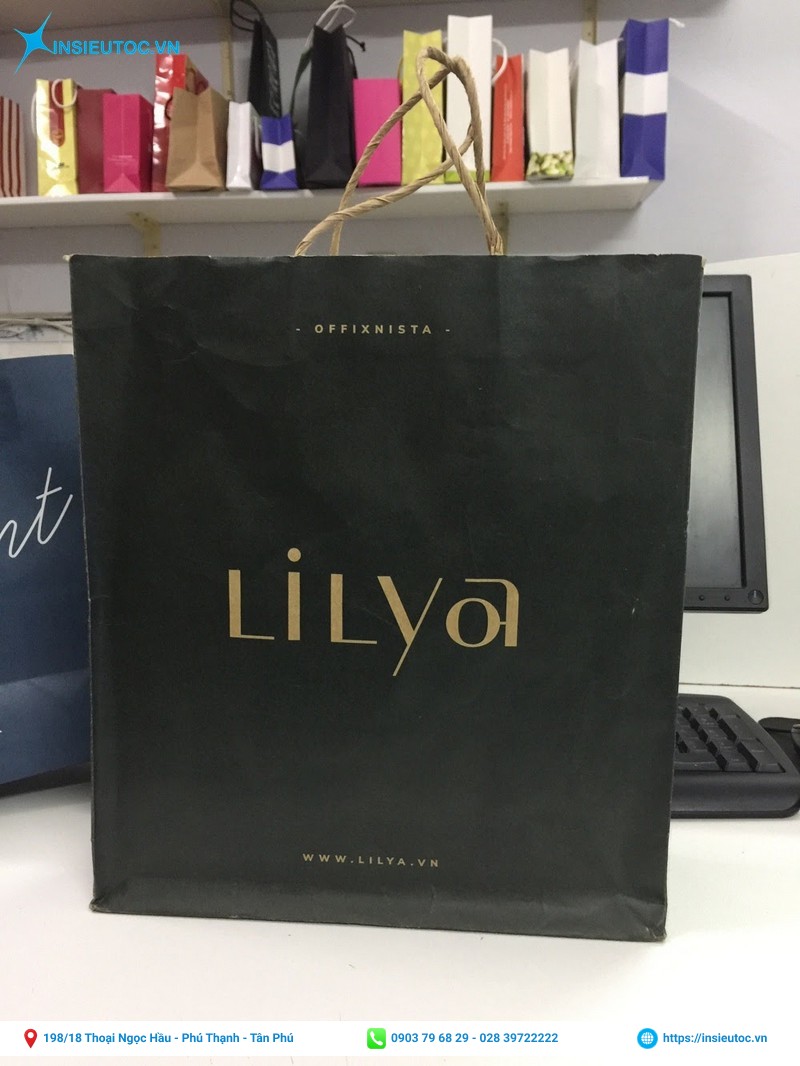 túi giấy đựng mỹ phẩm tone màu đen chủ đạo, sang trọng