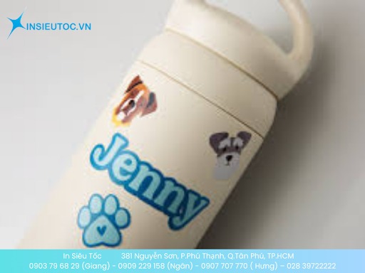 Sticker nhựa bằng chữ và hình dán bình nước