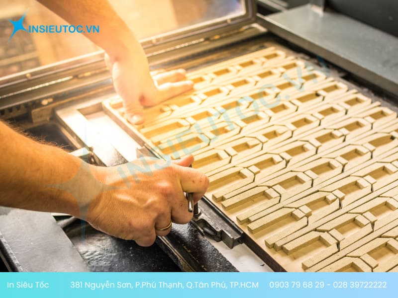 Bế gân, cắt khuôn Bế gân, cắt khuôn