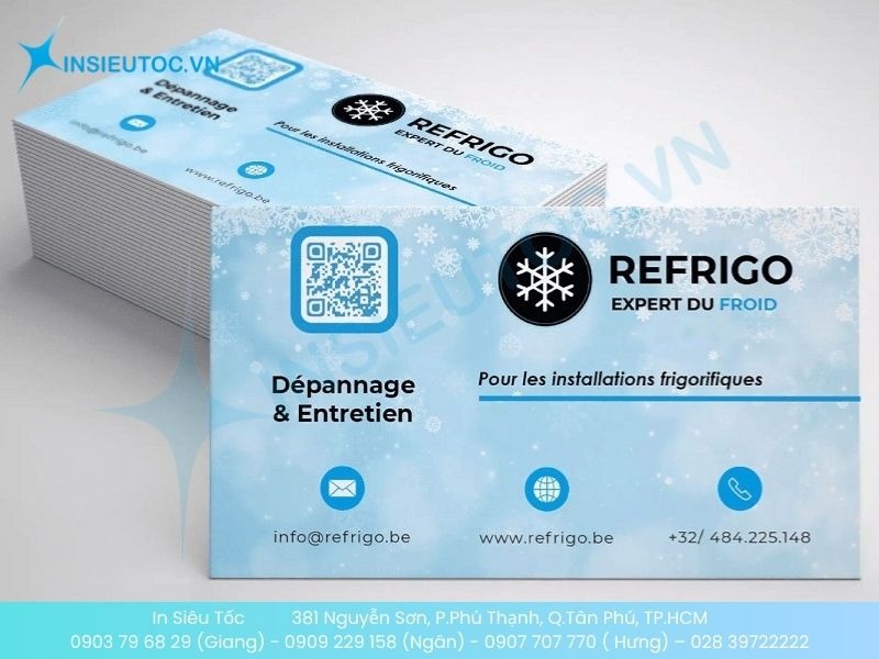 Card visit xanh nhạt với mã QR có thể trực tiếp tìm hiểu thông tin hơn