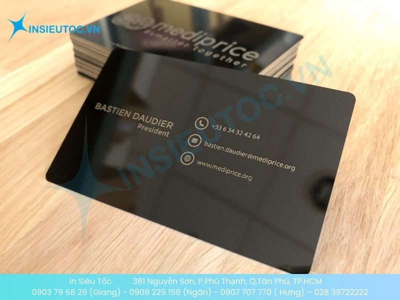 Mẫu card visit giám đốc chất liệu PVC cứng cáp