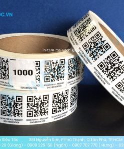 Cuộn tem nhãn mã vạch QR code 2D với số 1000 và chữ scan for documentation