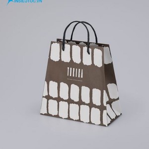 Chiếc túi giấy đựng quà có kiểu dáng, màu sắc và họa tiết phối hợp hài hòa. Mua túi giấy đựng quà đẹp