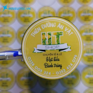 Sử dụng loại màu có sự tương phản với màu nền sản phẩm nhằm tạo cho khách hàng cảm giác dễ nhìn in decal số lượng ít hcm