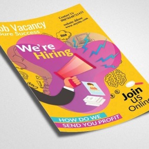 Tờ rơi ít chữ nhưng nhiều màu sắc, tạo cảm giác thu hút và thú vị kiểu tờ rơi tuyển dụng đẹp