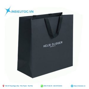 Túi giấy cao cấp được thiết kế đơn giản nhưng chất lượng và làm nổi bật được thương hiệu của doanh nghiệp. Túi giấy màu đen sang trọng đẳng cấp