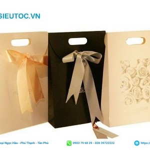 Mẫu túi giấy nắp gập gắn nơ sang trọng dùng đựng quà Túi giấy quà tặng được gắn nơ nắp gập nhỏ xinh