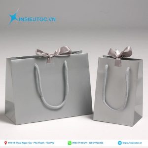 Mẫu túi giấy ngang và dọc gắn nơ phù hợp với shop thời trang, mỹ phẩm, phụ kiện,.... Mẫu túi giấy ngang và dọc
