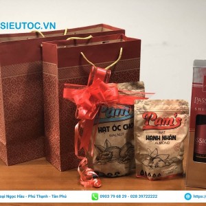 mẫu túi giấy đựng quà tặng đẹp, nổi bật. Túi giấy tặng quà màu sắc nổi bật