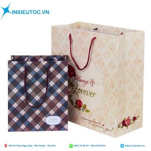 Túi giấy đựng quà hoa văn caro đẹp. bán túi giấy đựng quà in hoa văn